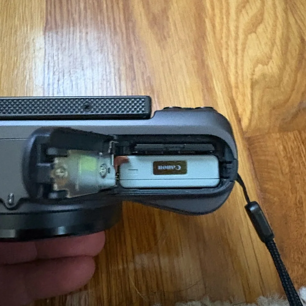 Canon PowerShot SX730 HS Digital Camera with Flip Screen 20.3MP
40x Optical Zoom - Picture 7 of 8